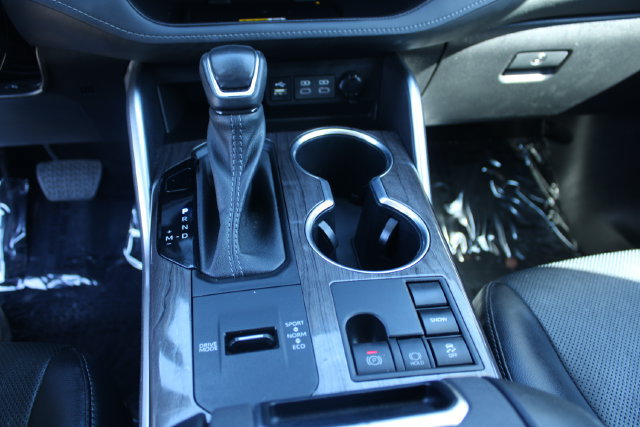 Used 2023 Toyota Highlander Limited FWD image 16