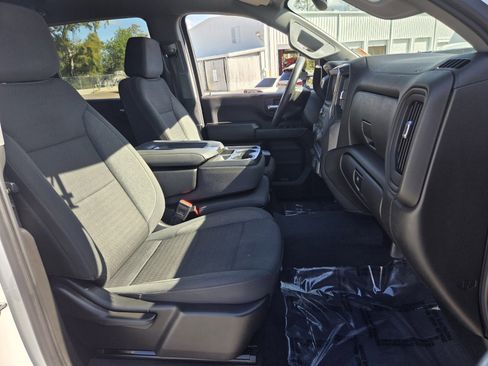 Used 2024 Chevrolet Silverado 2500 Custom w/ Custom Value Package image 17