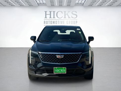 Used 2024 Cadillac XT4 Luxury w/ Cold Weather Package image 2