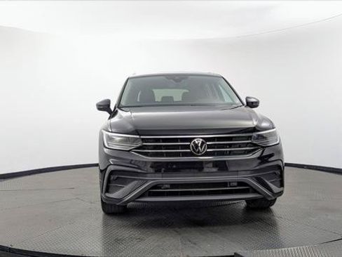 Used 2023 Volkswagen Tiguan SE FWD image 12