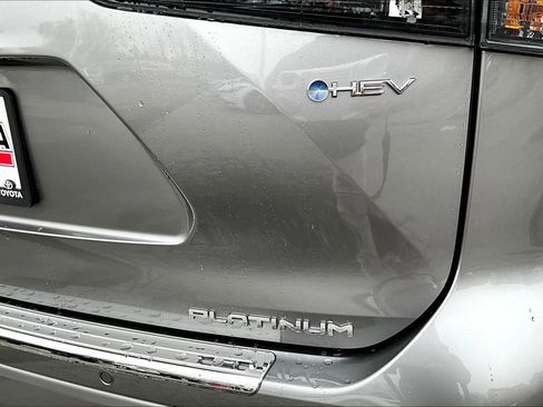 Used 2026 Toyota Highlander Platinum image 8