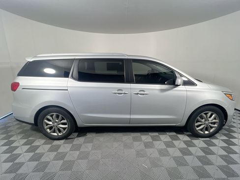 Used 2021 Kia Sedona EX FWD image 2