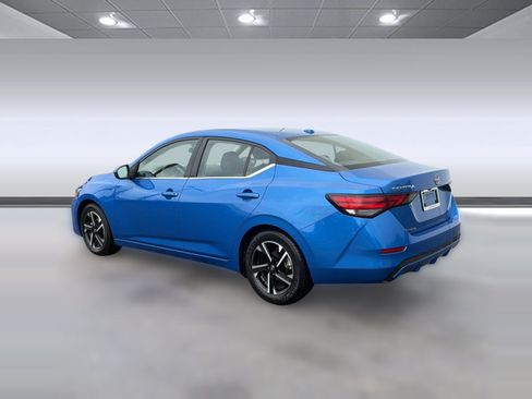 Used 2025 Nissan Sentra SV FWD image 3