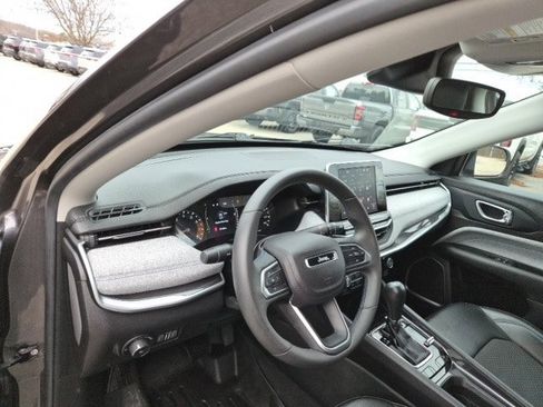 Used 2022 Jeep Compass Latitude image 15