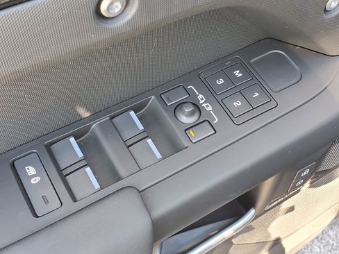 Used 2025 Land Rover Defender 110 S AWD/4WD image 19