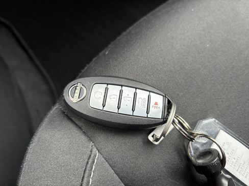 Used 2025 Nissan Altima 2.5 SV FWD image 21