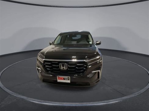 Used 2023 Honda Pilot LX image 3