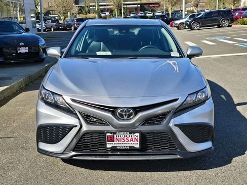 Used 2023 Toyota Camry SE image 3