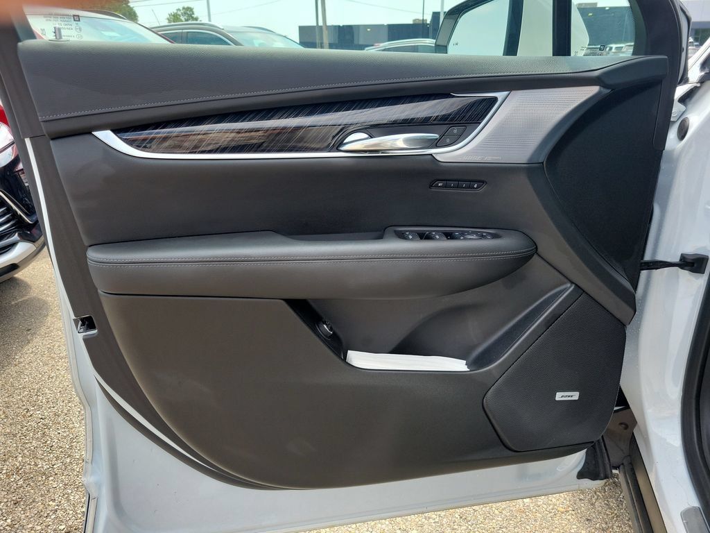 Used 2025 Cadillac XT6 Premium Luxury w/ Technology Package AWD/4WD image 19