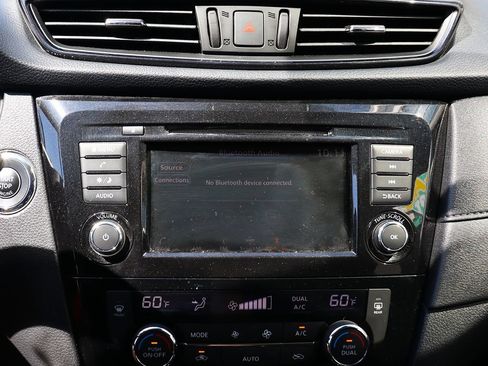 Used 2020 Nissan Rogue SV FWD image 48