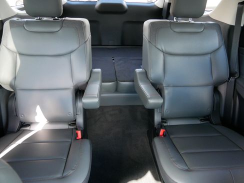 Used 2026 Ford Explorer Active w/ Active Comfort Package AWD/4WD image 13