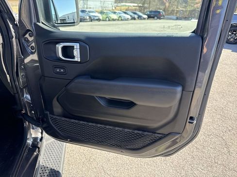 Used 2021 Jeep Wrangler Unlimited Sahara AWD/4WD image 21