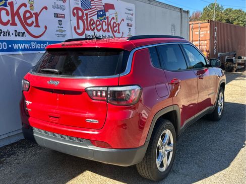 Used 2024 Jeep Compass Latitude image 3