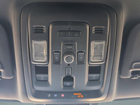 Used 2023 Chevrolet Suburban Z71 w/ Luxury Package image 19