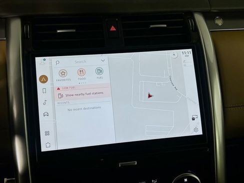 Used 2025 Land Rover Discovery Metropolitan Edition image 16