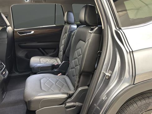 Used 2024 Volkswagen Atlas SE w/ Panoramic Sunroof Package AWD/4WD image 24