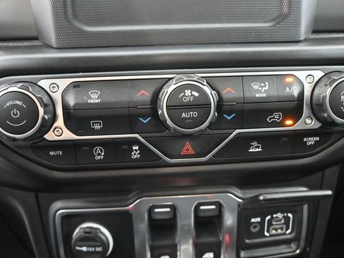 Used 2022 Jeep Wrangler Sport S image 4