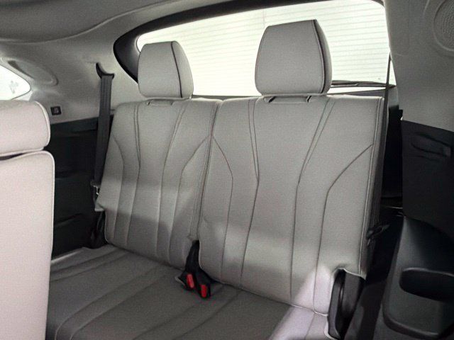 Certified 2026 Acura MDX w/ Advance Package AWD/4WD image 18