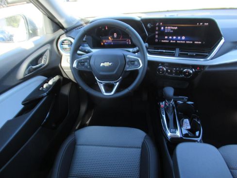 New 2026 Chevrolet Trax LT w/ Driver Confidence Package image 13