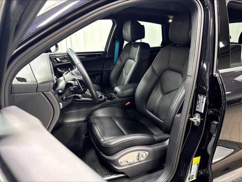 Used 2026 Porsche Macan AWD/4WD image 7