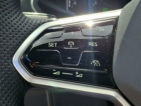 Certified 2023 Volkswagen Tiguan SEL R-Line image 20