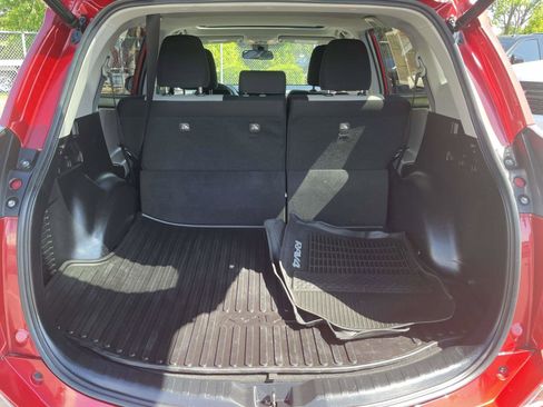 Used 2017 Toyota RAV4 XLE AWD/4WD image 9