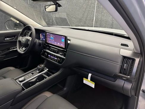 New 2026 Nissan Pathfinder Platinum AWD/4WD image 16