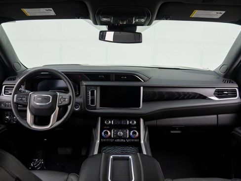 Used 2023 GMC Yukon XL Denali image 11