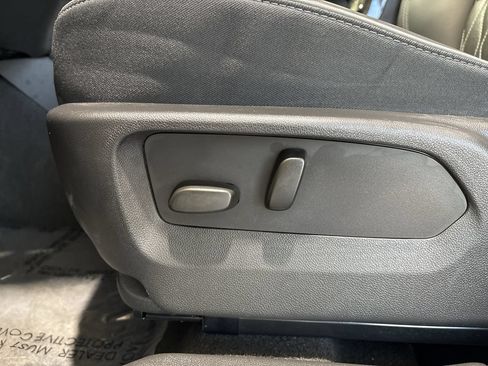 Used 2023 Buick Envision Avenir AWD/4WD image 12
