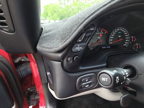 Used 2000 Chevrolet Corvette Convertible w/ Performance Handling Pkg image 18