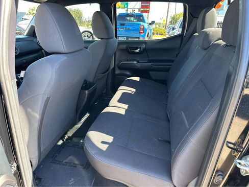 Used 2017 Toyota Tacoma TRD Sport w/ Tow Package image 10