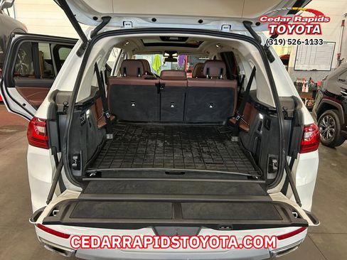 Used 2020 BMW X7 xDrive40i w/ Premium Package image 9