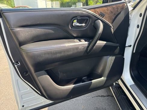 Used 2023 INFINITI QX80 Premium Select w/ All-Season Package image 16