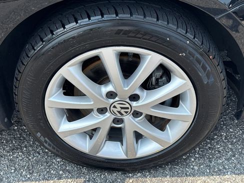 Used 2010 Volkswagen Jetta Limited Edition FWD image 12