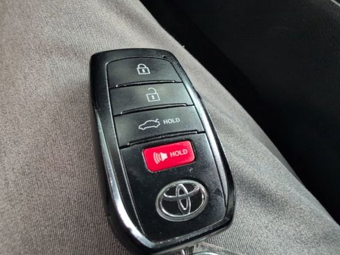 Used 2025 Toyota Camry SE image 33