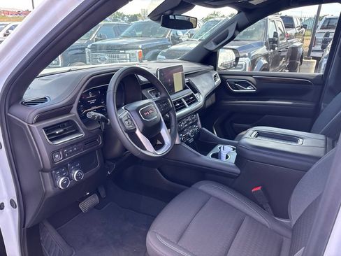 Used 2024 GMC Yukon SLE AWD/4WD image 9