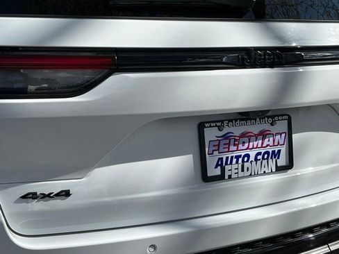 Used 2023 Jeep Grand Cherokee Altitude AWD/4WD image 31