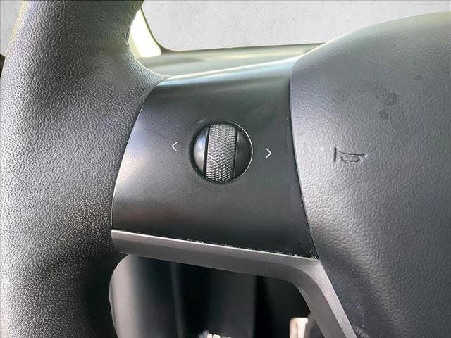 Used 2023 Tesla Model Y Performance AWD/4WD image 18
