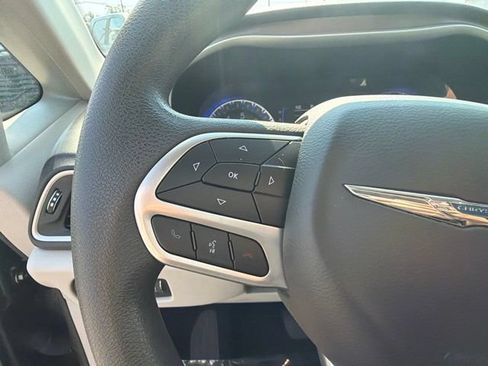 Used 2018 Chrysler Pacifica Touring Plus w/ Tire & Wheel Group FWD image 23