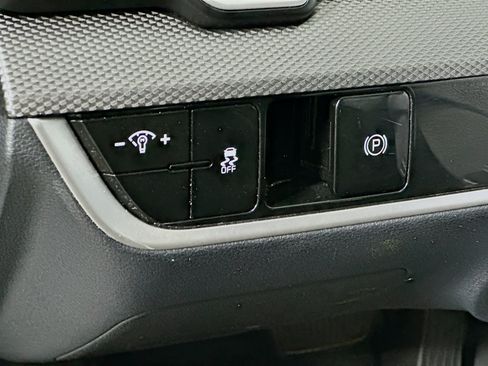 Used 2025 Kia Sportage LX FWD image 17