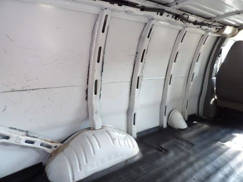 Used 2018 Chevrolet Express 2500 w/ Driver Convenience Package RWD image 12