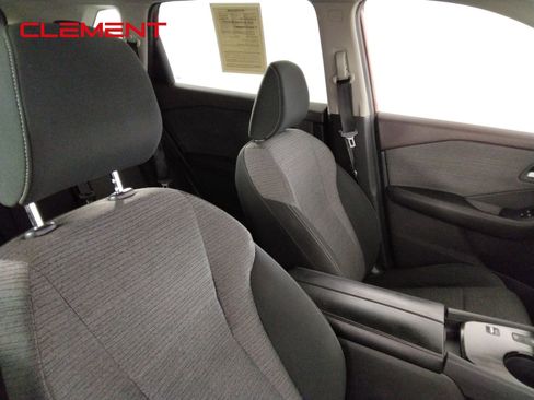 Used 2023 Nissan Rogue SV image 38