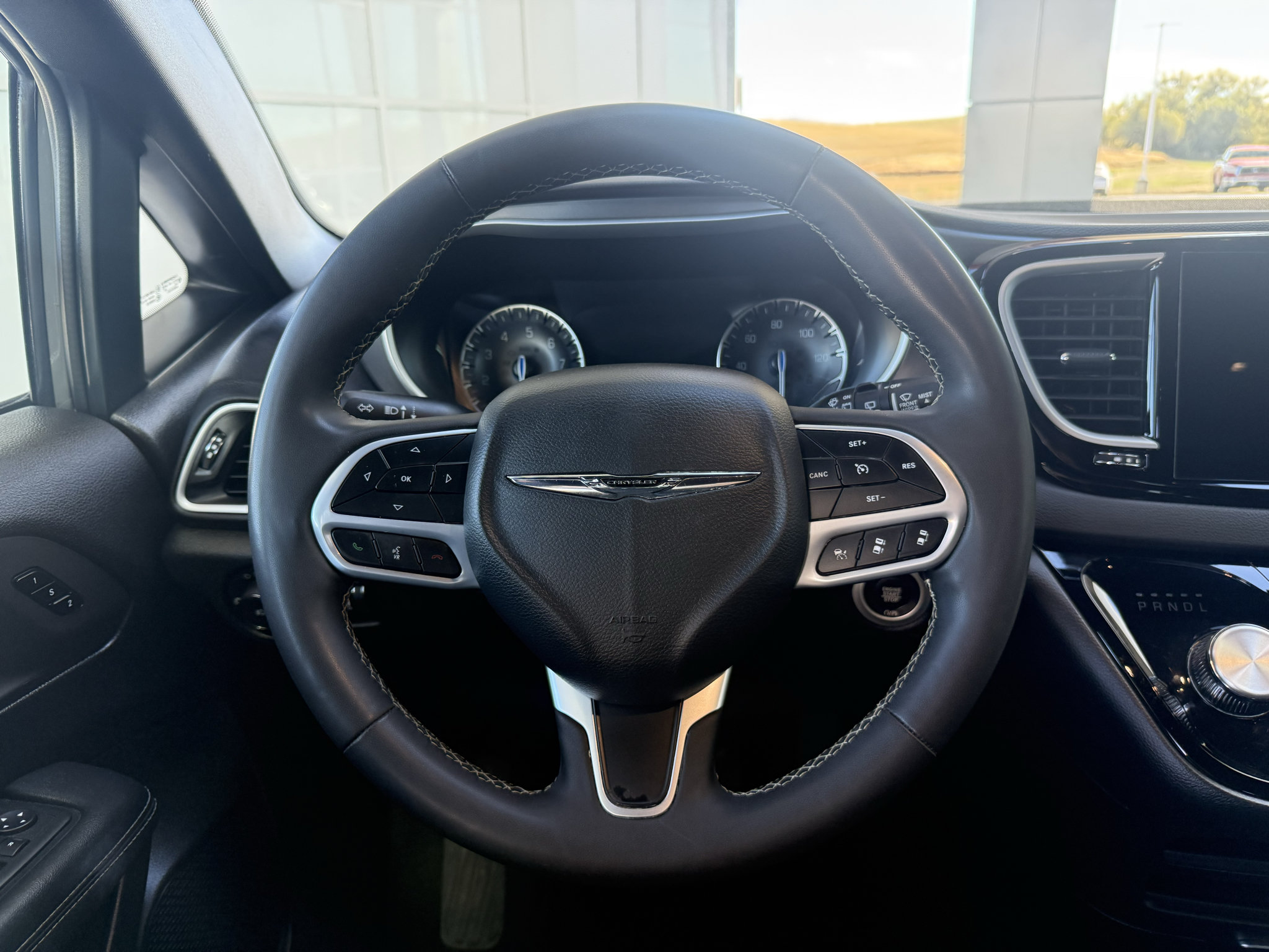 Used 2025 Chrysler Pacifica Select FWD image 24