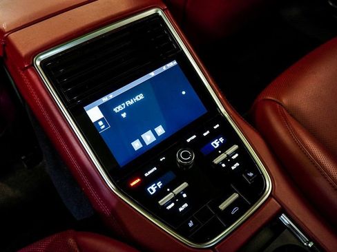 Used 2021 Porsche Panamera 4S w/ Premium Package image 21