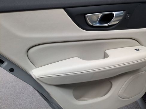 Used 2025 Volvo V60 B5 Cross Country Plus image 26