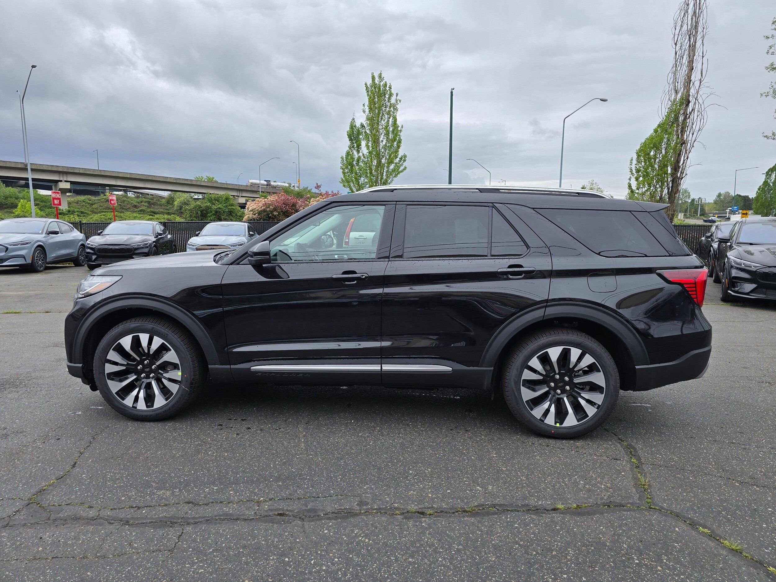 New 2026 Ford Explorer Platinum w/ LUX Leather Package AWD/4WD image 8