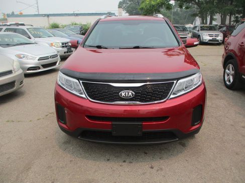 Used 2014 Kia Sorento LX FWD image 2
