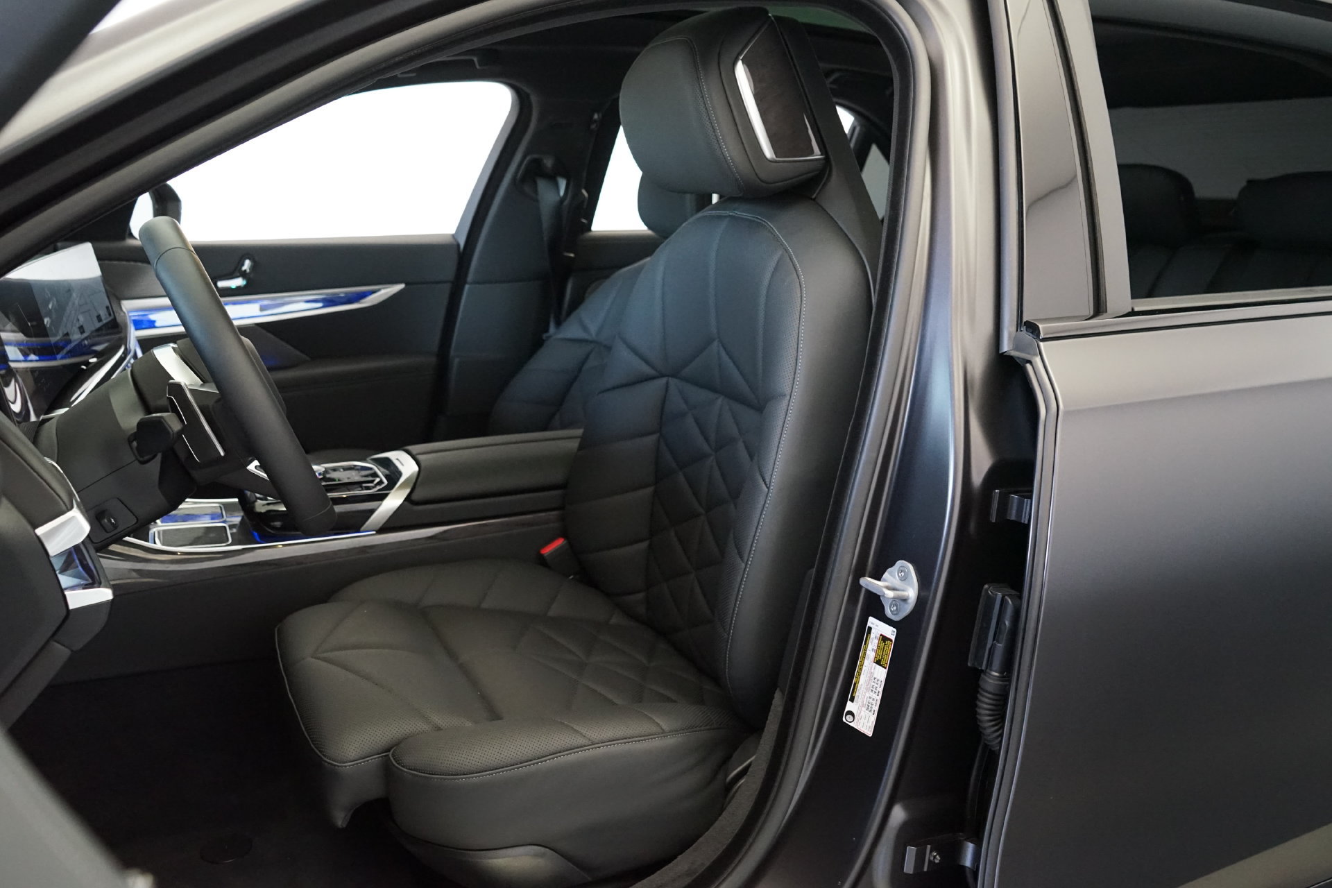 Used 2026 BMW 740i RWD image 3