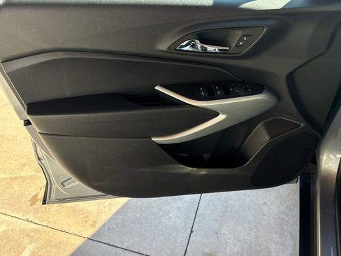 Certified 2025 Chevrolet Trax LS image 8