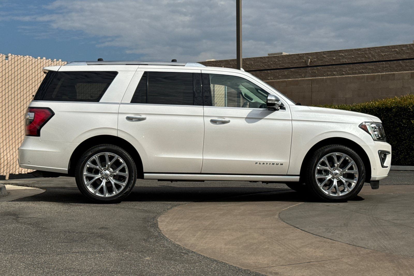 Used 2019 Ford Expedition Platinum RWD image 3